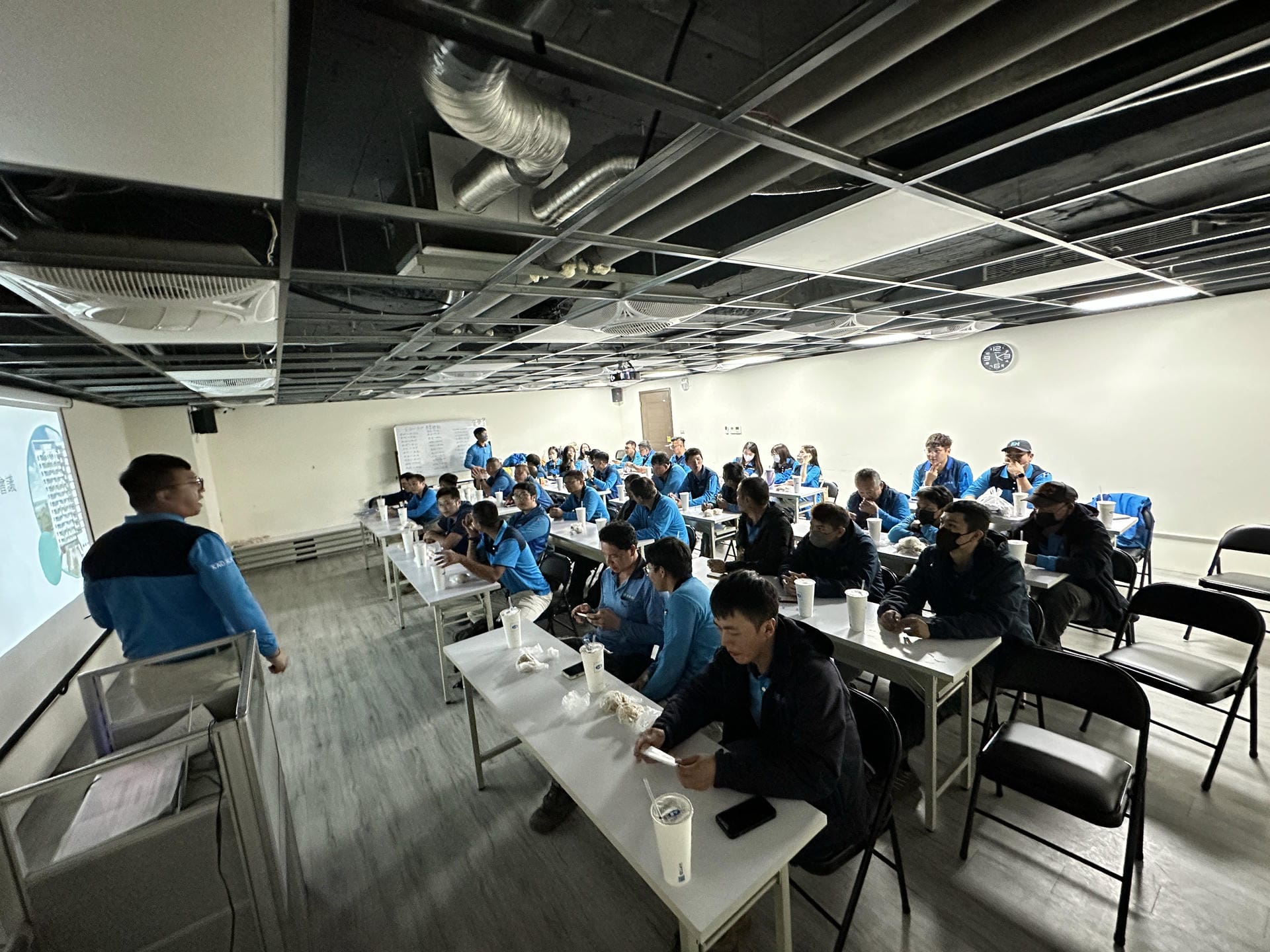 高暉機電年終會議