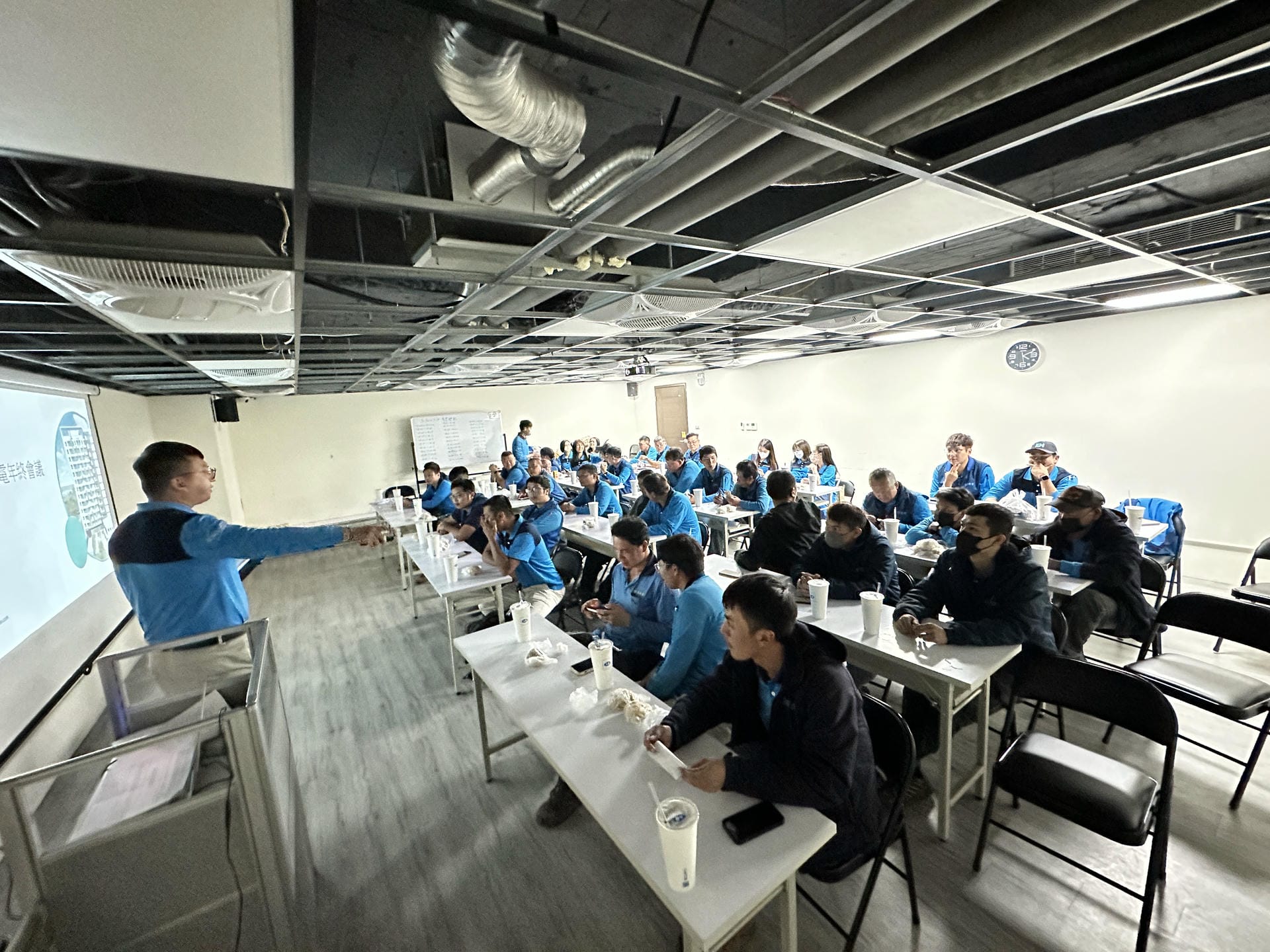 高暉機電年終會議