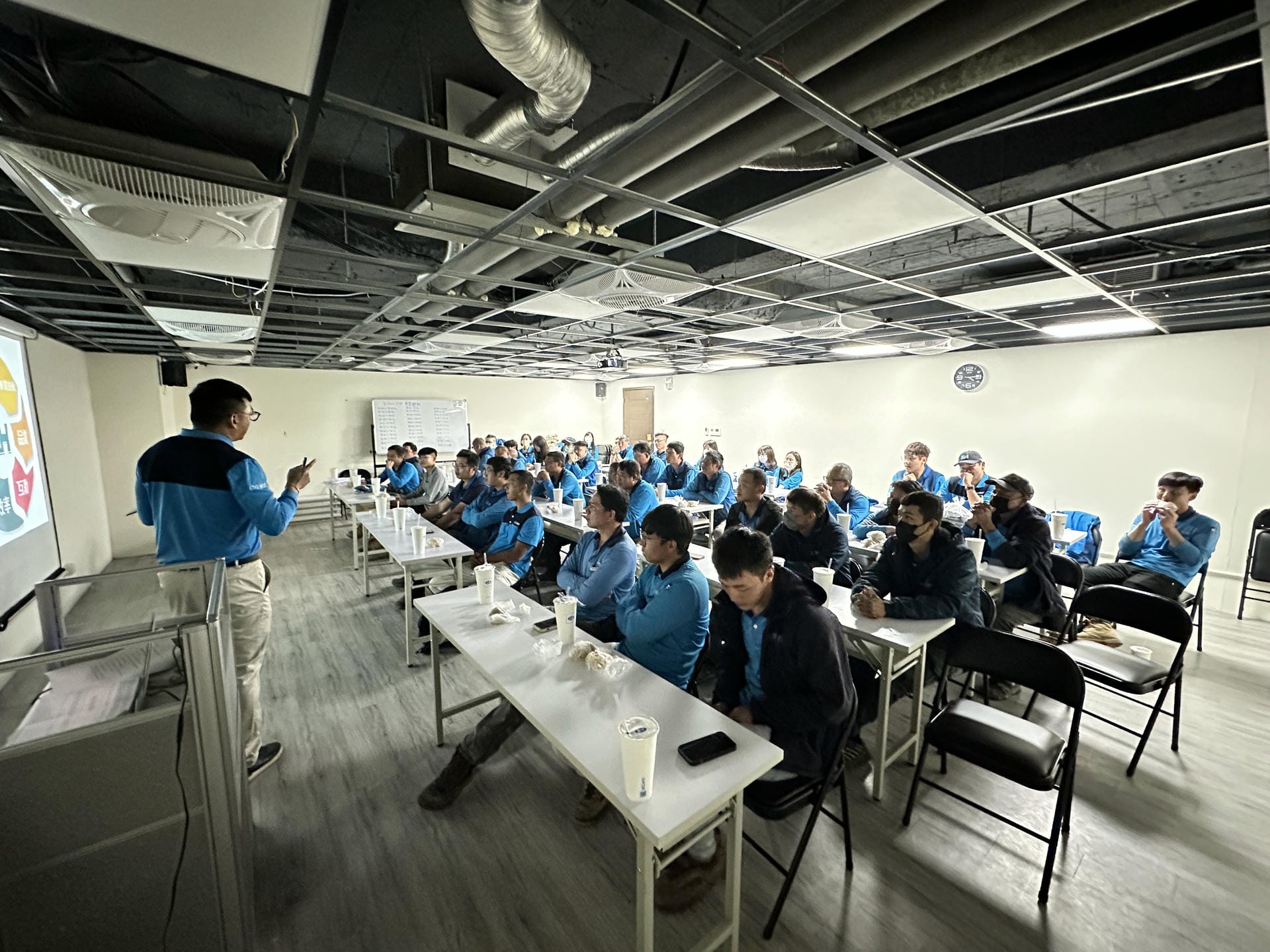 高暉機電年終會議