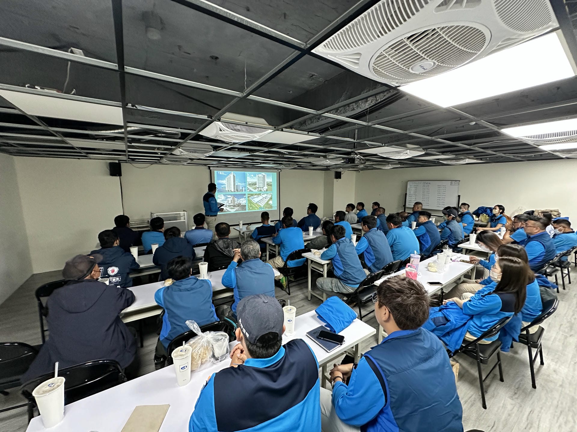 高暉機電年終會議