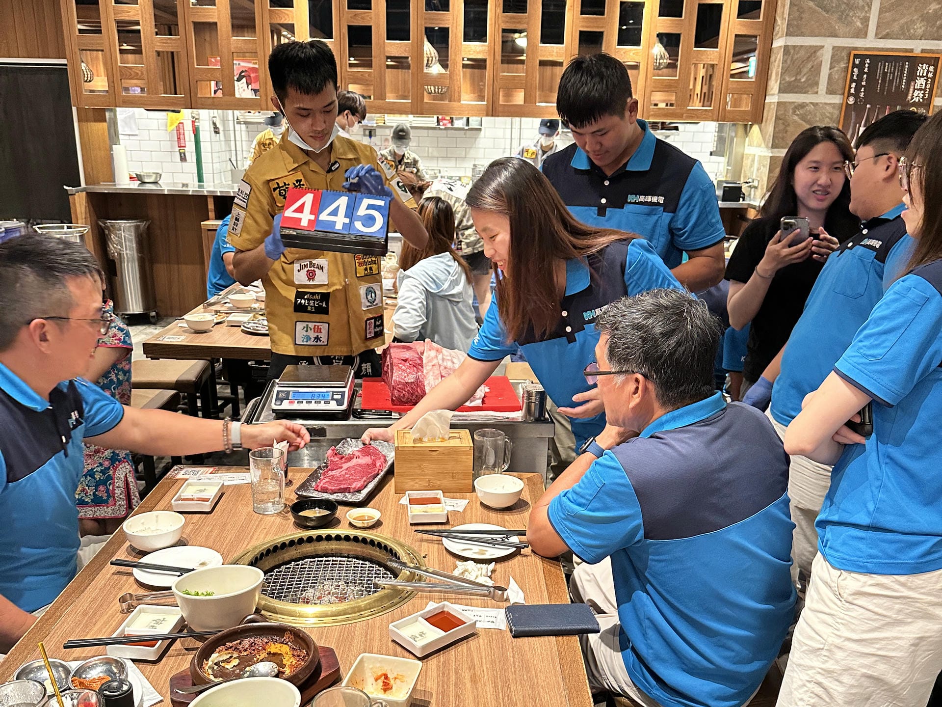 高暉機電中秋聚餐乾杯